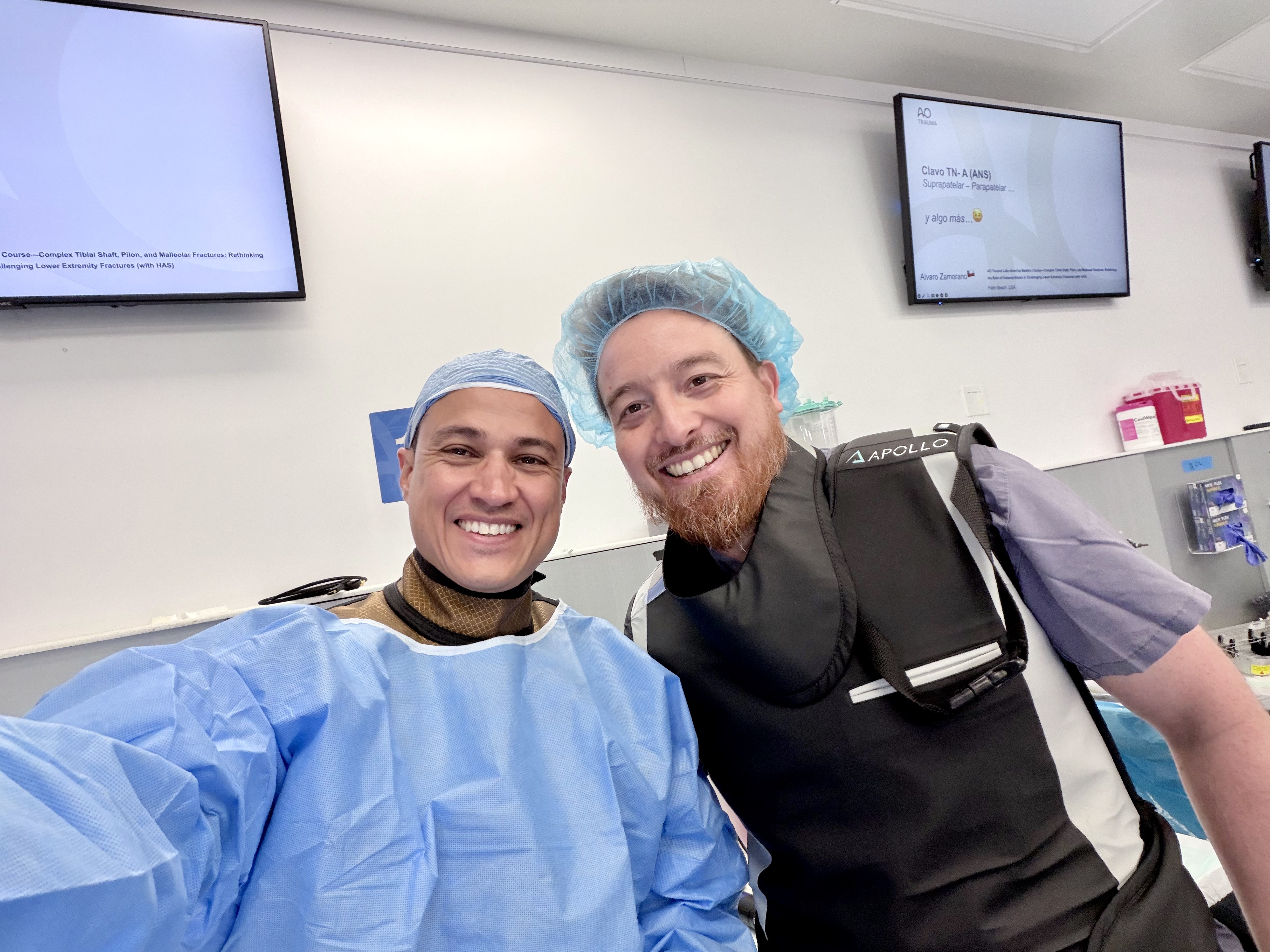 Dr. Luis Ochoa dirigiendo curso internacional de cirugía de tobillo en Miami